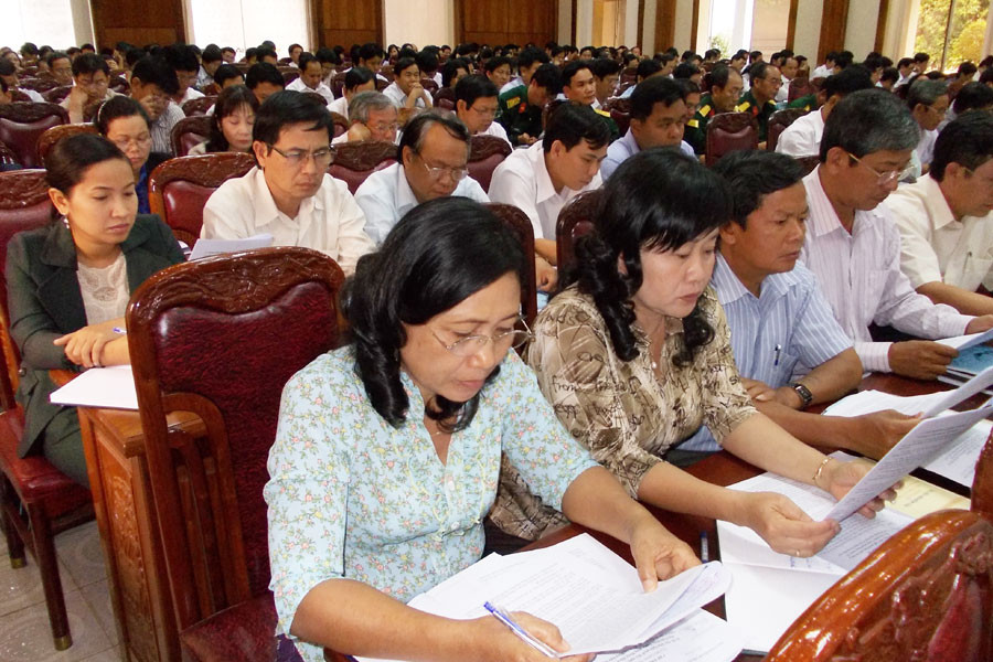 Học tập quán triệt Nghị quyết Trung ương 4 (khóa XI). Ảnh: T.N