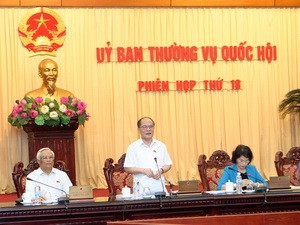 Chủ tịch Quốc hội Nguyễn Sinh Hùng phát biểu khai mạc Phiên họp thứ 18 của Ủy ban Thường vụ Quốc hội. Chủ tịch Quốc hội Nguyễn Sinh Hùng phát biểu khai mạc Phiên họp thứ 18 của Ủy ban Thường vụ Quốc hội.
