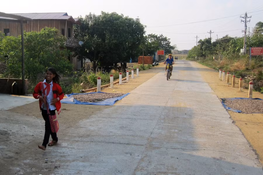 Nông thôn tại làng Nhang Lớn, xã Đak Kơ Ning có nhiều khởi sắc. Ảnh: Nguyễn Giác Nông thôn tại làng Nhang Lớn, xã Đak Kơ Ning có nhiều khởi sắc. Ảnh: Nguyễn Giác