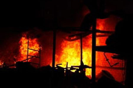 Lửa bốc cháy tại căn cứ quân sự Panagarh. 