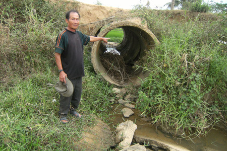 Phía Đông Gia Lai: Nhiều công trình thủy lợi xuống cấp ảnh 1 Cống dẫn nước tại xã Cửu An (thị xã An Khê) bị hỏng. Ảnh: Lê Anh