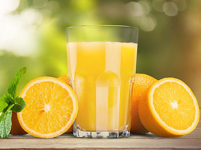 Uống hai ly rưỡi nước cam mỗi ngày có thể đẩy lùi béo phì và giảm nguy cơ mắc bệnh tim cũng như tiểu đường/ Shutterstock