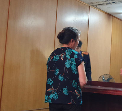 Bị cáo Trịnh Thị Vẽ chờ tòa nghị án