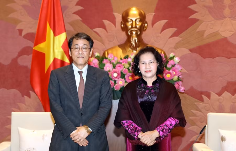 Chủ tịch Quốc hội Nguyễn Thị Kim Ngân tiếp Đại sứ Đặc mệnh toàn quyền Nhật Bản tại Việt Nam Umeda Kunio đến chào từ biệt nhân dịp kết thúc nhiệm kỳ công tác. (Ảnh: Trọng Đức/TTXVN)