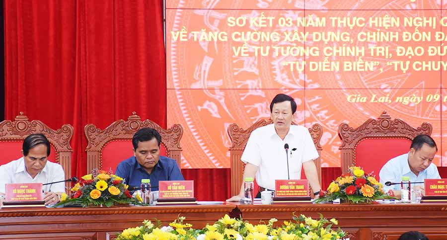  Bí thư Tỉnh ủy Dương Văn Trang phát biểu tại hội nghị. Ảnh: M.N