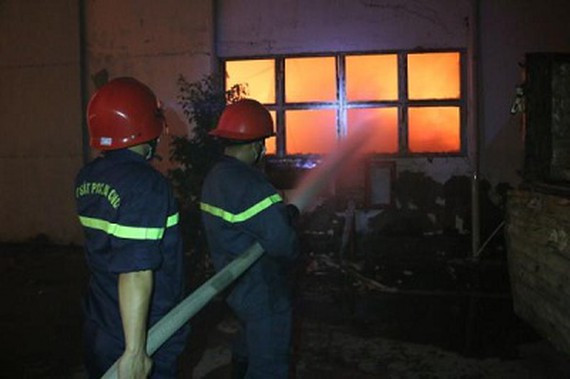 Lực lượng chữa cháy ở hiện trường Lực lượng chữa cháy ở hiện trường