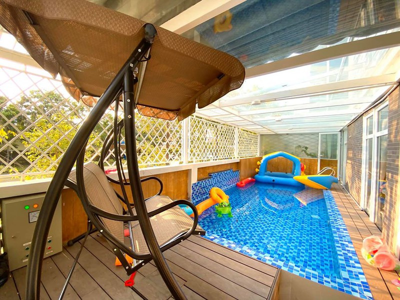 Trong thời gian nghỉ ngơi do dịch Covid-19, nữ diễn viên có thời gian chăm sóc cho gia đình và vườn cây.