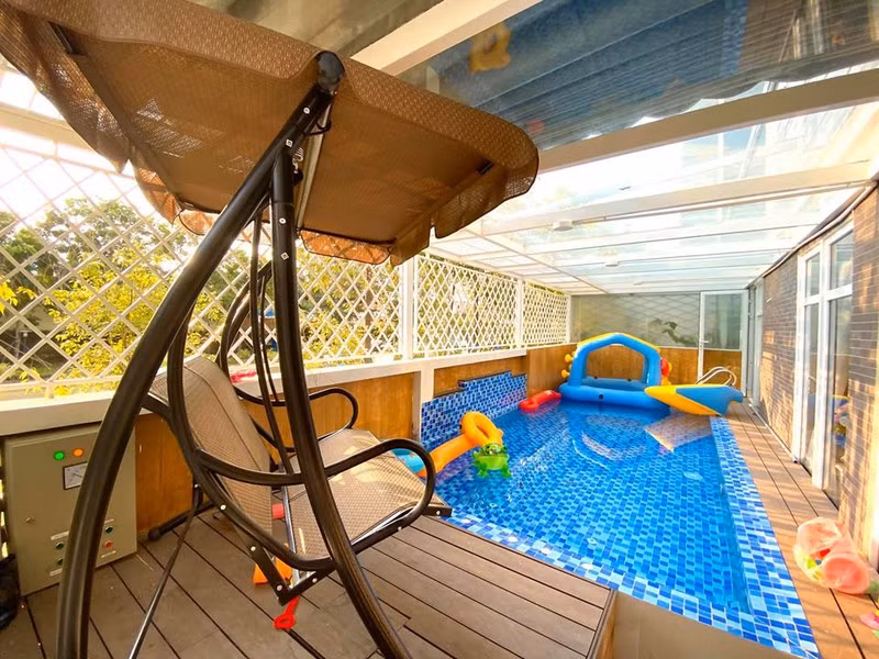 Trong thời gian nghỉ ngơi do dịch Covid-19, nữ diễn viên có thời gian chăm sóc cho gia đình và vườn cây.