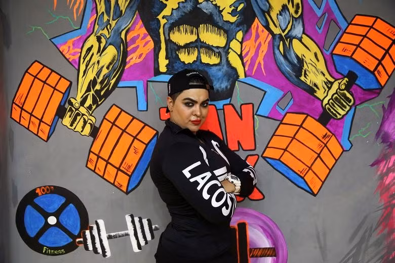  Vận động viên thể hình người Iran Sharareh Nobahari, 30 tuổi, tạo dáng tại một phòng tập thể dục ở Tehran, Iran. Ảnh: Reuters