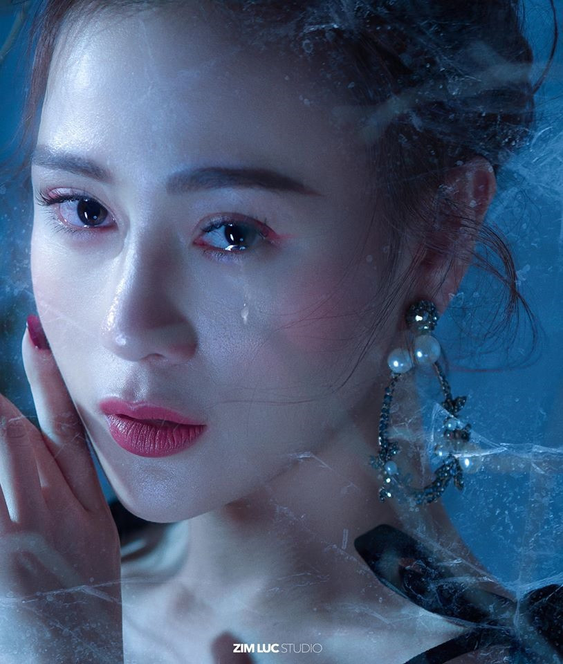 Phương Oanh vốn là diễn viên có nhan sắc thuộc hàng "mỹ nhân" của showbiz Việt. Cô cũng là số ít người dám thừa nhận dao kéo mặc dù nhan sắc trước đó của Phương Oanh cũng đã nhận được rất nhiều lời khen. Ảnh: ZImluc. Phương Oanh vốn là diễn viên có nhan sắc thuộc hàng