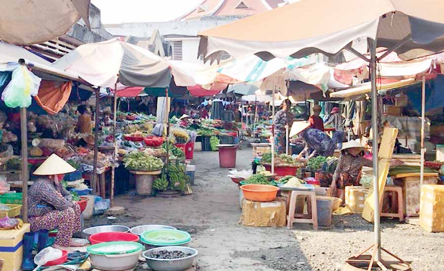  Trung tâm Thương mại Pleiku vắng người mua. Ảnh: V.T