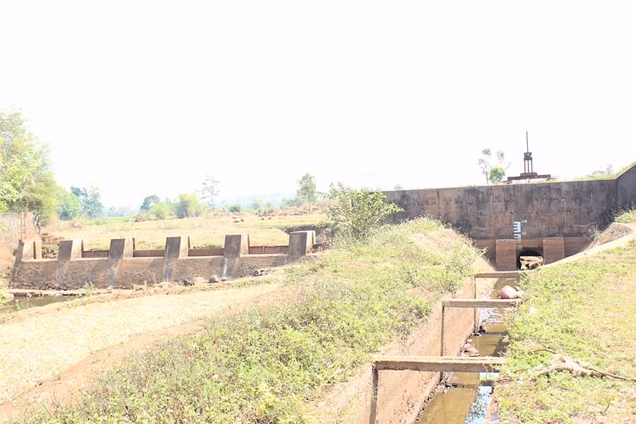 Đập dâng Ia Péch (huyện Chư Sê) đã cạn kiệt nguồn nước tưới. Ảnh: Nguyễn Diệp