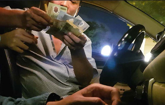 Với cuốc xe từ phố Tây (P.Phạm Ngũ Lão, Q.1) đến 254 Nguyễn Đình Chiểu (P.6, Q.3), tài xế taxi này lấy 270.000 đồng. Ảnh: Trác Rin