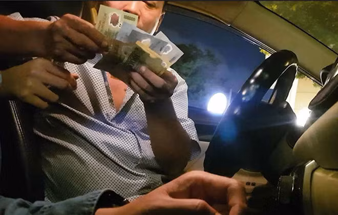 Với cuốc xe từ phố Tây (P.Phạm Ngũ Lão, Q.1) đến 254 Nguyễn Đình Chiểu (P.6, Q.3), tài xế taxi này lấy 270.000 đồng. Ảnh: Trác Rin