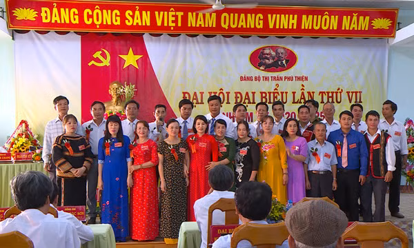  Ra mắt BCH đảng bộ huyện phú thiện khóa VII. Ảnh: Đ.P
