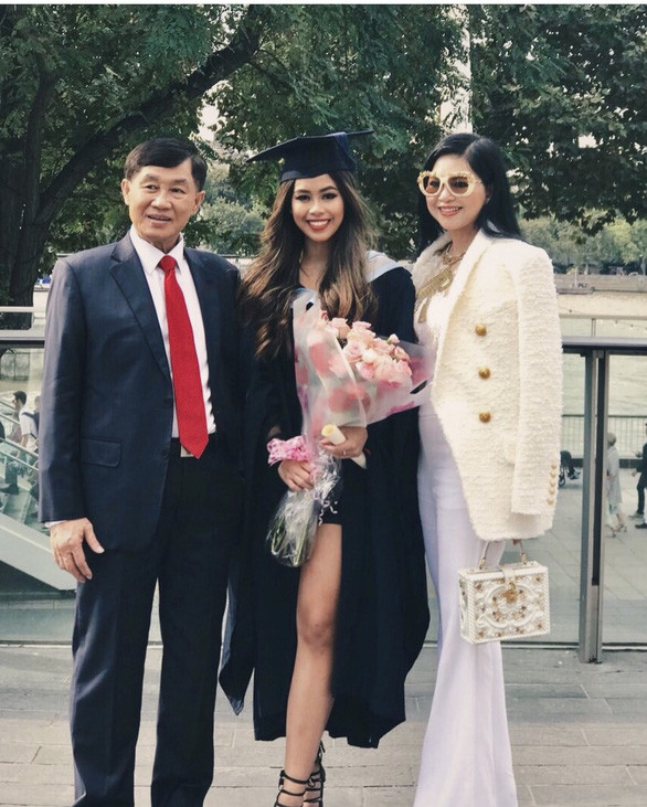 Ông Johnathan Hạnh Nguyễn, bà Thủy Tiên và con gái Tiên Nguyễn (Thảo Tiên) - Ảnh: NVCC