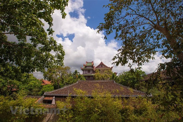 Lần đầu đặt chân đến nơi đây, du khách sẽ bị choáng ngợp bởi vẻ đẹp lộng lẫy của ngôi chùa. (Ảnh: Minh Sơn/Vietnam+)