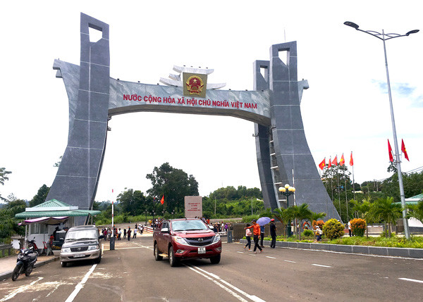 Quốc môn tại Cửa khẩu Quốc tế Lệ Thanh. Ảnh: H.L