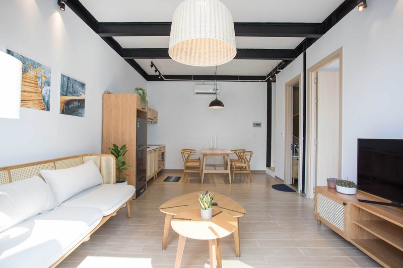 Sàn nhà ốp gỗ mang đến cảm giác yên bình, ấm cúng.