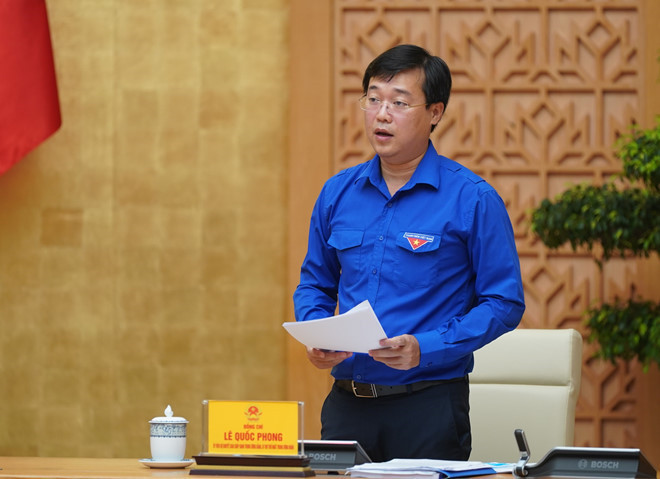 Anh Lê Quốc Phong báo cáo tại buổi làm việc. Ảnh Quang Hiếu