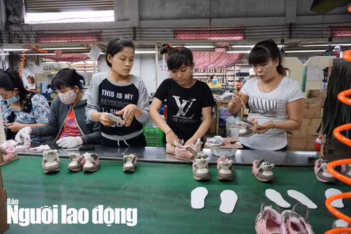  Trường hợp NLĐ không thể nhận lương trực tiếp thì người sử dụng lao động có thể trả lương cho người được người lao động ủy quyền hợp pháp