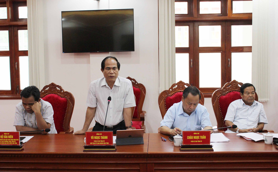 Đồng chí Võ Ngọc Thành- Chủ tịch UBND tỉnh, Trưởng Ban chỉ đạo phòng, chống Covid-19 thông tin về tình hình phòng, chống dịch của Ban chỉ đạo tỉnh. Ảnh: Như Nguyện