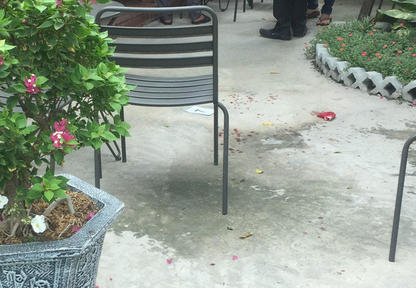 Các vết máu tại hiện trường - Ảnh: B.S. Các vết máu tại hiện trường - Ảnh: B.S.