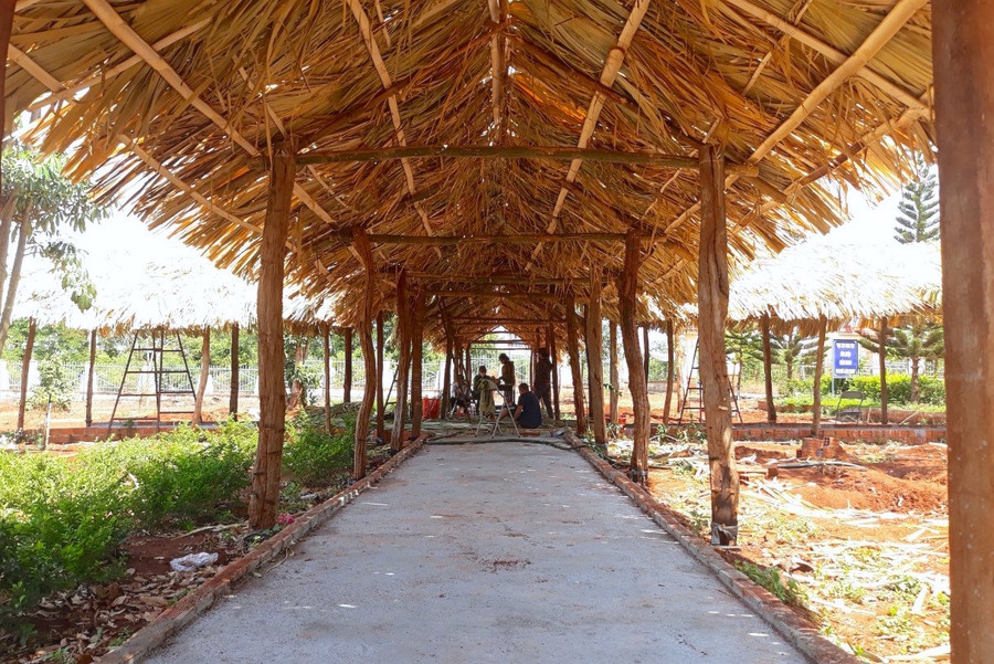 Nhiều công trình ý nghĩa được khẩn trương hoàn thành trong thời gian nghỉ phòng tránh dịch sẽ mang đến điều bất ngờ cho học sinh khi trở lại trường. Ảnh: M.T