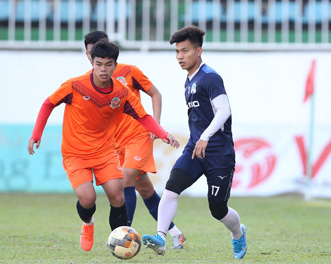 Hậu vệ Vũ Văn Thanh hứa hẹn sẽ tỏa sáng tại V-League 2020 trong màu áo HAGL để làm bàn đạp cho đội tuyển Việt Nam - Minh Trần