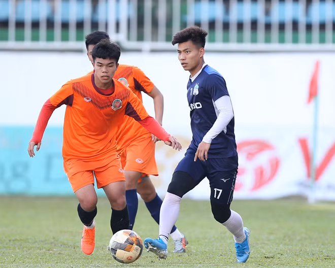 Hậu vệ Vũ Văn Thanh hứa hẹn sẽ tỏa sáng tại V-League 2020 trong màu áo HAGL để làm bàn đạp cho đội tuyển Việt Nam - Minh Trần