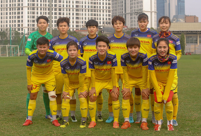 Đội tuyển nữ Việt Nam trước trận giao hữu với đội cựu cầu thủ thế hệ tham dự SEA Games 2003 - VFF