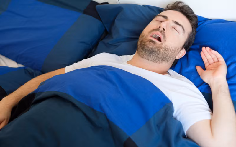 Hội chứng ngưng thở khi ngủ: Tình trạng thiếu oxy cung cấp cho não trong giấc ngủ có thể dẫn đến hậu quả nhức đầu sáng sớm. Hội chứng ngưng thở khi ngủ: Tình trạng thiếu oxy cung cấp cho não trong giấc ngủ có thể dẫn đến hậu quả nhức đầu sáng sớm.