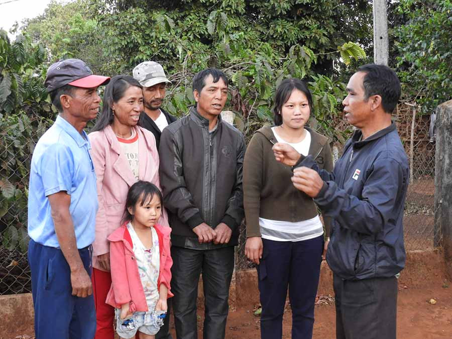 Tuyên truyền về xây dựng nông thôn mới ở các làng DTTS của xã Ia Băng. Ảnh: Thanh Nhật