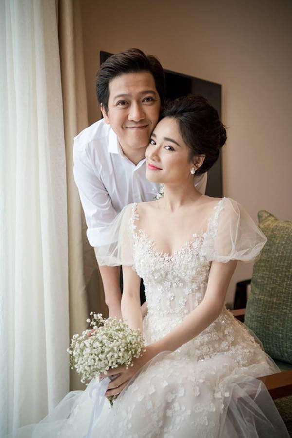 Kể từ khi về chung nhà hồi tháng 9/2018, mỗi lần Trường Giang - Nhã Phương xuất hiện đều nhận được nhiều tình cảm từ công chúng. Họ được coi là một trong những cặp đôi đẹp nhất làng giải trí Việt. 