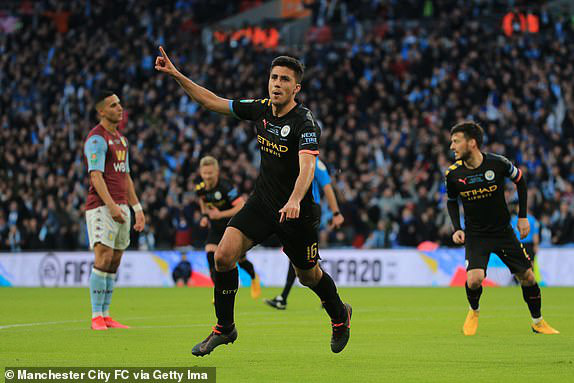 Rodri ăn mừng bàn nâng tỉ số lên 2-0 cho Man City - Ảnh: GETTY IMAGES