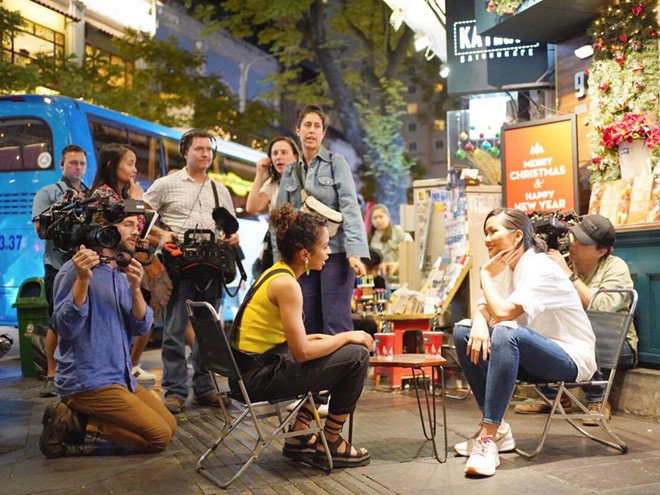 Liza Koshy trò chuyện cùng H’Hen Niê. Ảnh: BTC