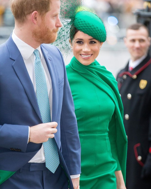 Cô đội chiếc mũ ''hàng thửa'' được làm riêng bởi William Chambers Millinery nổi tiếng ở Anh.