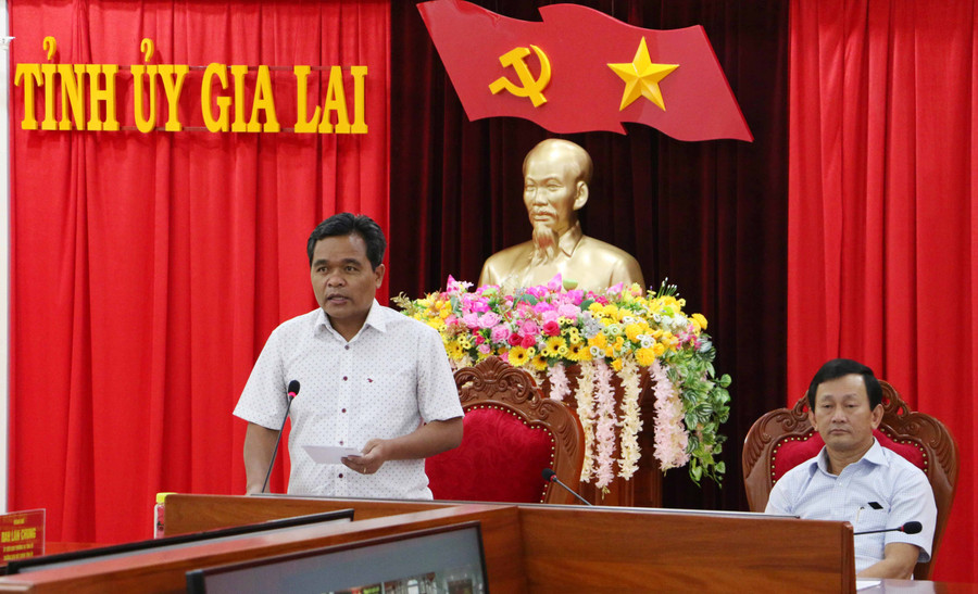 Phó Bí thư Thường trực Tỉnh ủy Hồ Văn Niên phát biểu chỉ đạo tại hội nghị. Ảnh: Quang Tấn