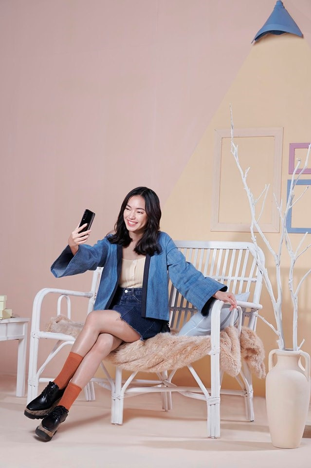 Châu Bùi cũng cho biết ngày 29.03.2020 trên trang fanpage của mình, cô sẽ hé lộ dần những điều kỳ diệu quanh chiếc áo “No, Thanks!” và thông điệp bí mật của nó. Sắp tới đây, Châu Bùi cũng sẽ gửi tặng đi 5 chiếc áo cho 5 bạn may mắn như một cách truyền đi thông điệp yêu thương môi trường đến những người hâm mộ.  Châu Bùi cũng cho biết ngày 29.03.2020 trên trang fanpage của mình, cô sẽ hé lộ dần những điều kỳ diệu quanh chiếc áo “No, Thanks!” và thông điệp bí mật của nó. Sắp tới đây, Châu Bùi cũng sẽ gửi tặng đi 5 chiếc áo cho 5 bạn may mắn như một cách truyền đi thông điệp yêu thương môi trường đến những người hâm mộ.