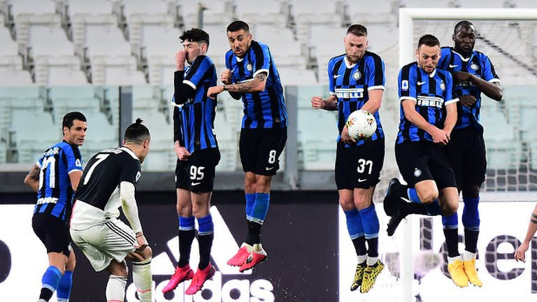  Juventus thi đấu lấn lướt Inter Milan (Ảnh: Reuters).