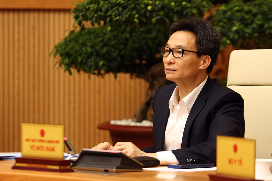 Phó Thủ tướng Vũ Đức Đam nhấn mạnh tinh thần phải khẩn trương, khẩn trương hơn nữa để ngăn chặn dịch lây nhiễm trong cộng đồng. Ảnh: VGP/Đình Nam Phó Thủ tướng Vũ Đức Đam nhấn mạnh tinh thần phải khẩn trương, khẩn trương hơn nữa để ngăn chặn dịch lây nhiễm trong cộng đồng. Ảnh: VGP/Đình Nam