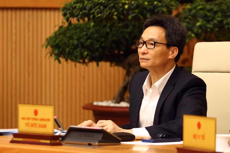  Phó Thủ tướng Vũ Đức Đam nhấn mạnh tinh thần phải khẩn trương, khẩn trương hơn nữa để ngăn chặn dịch lây nhiễm trong cộng đồng. Ảnh: VGP/Đình Nam