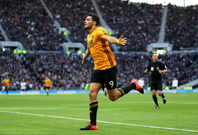 Raul Jimenez là người ghi bàn ấn định chiến thắng 3-2 cho Wolverhampton - AFP