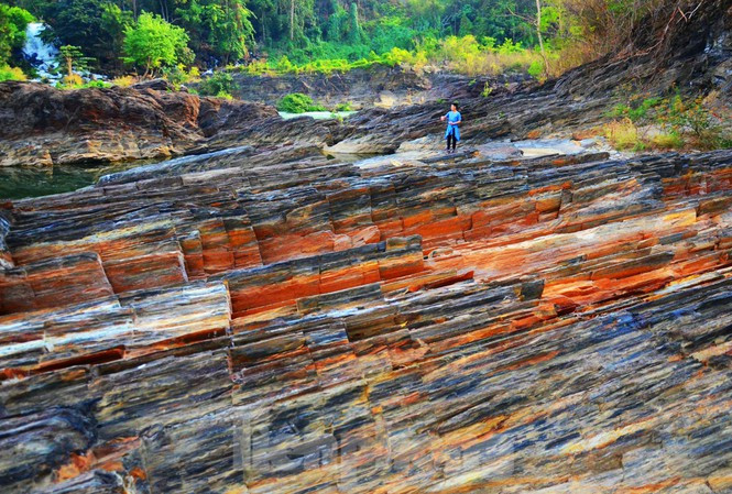 Bãi đá trầm tích lục nguyên kỷ Jura