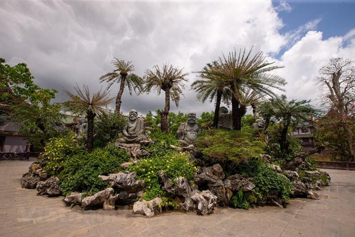 Các công trình được xây dựng hoàn toàn theo kiến trúc phương Đông dễ tạo cảm giác gần gũi, thân thuộc, mềm mại đầy nét cổ xưa pha chút hiện đại. (Ảnh: Minh Sơn/Vietnam+)