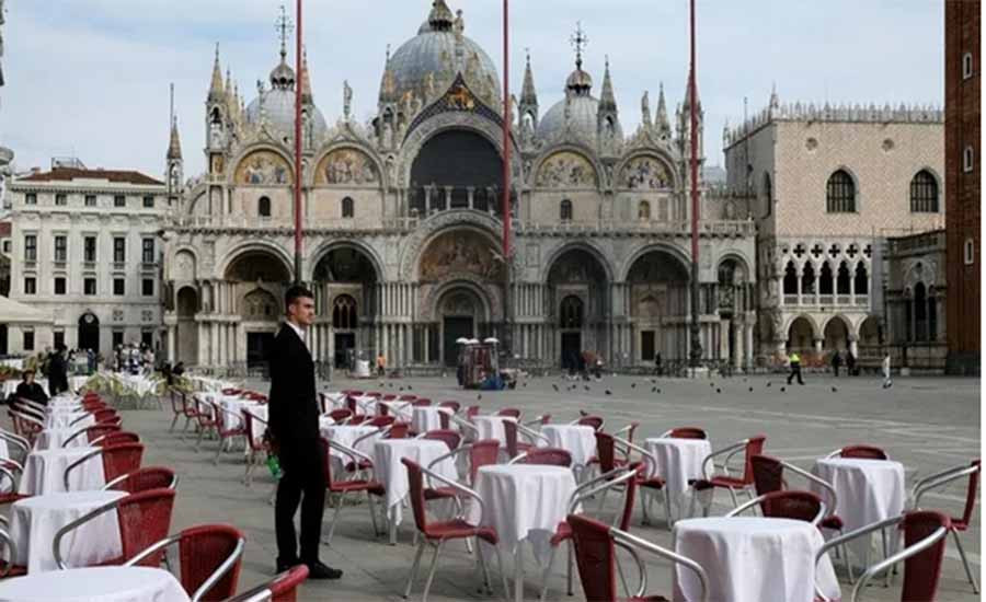  Nhà hàng trước Quảng trường St Mark vắng khách sau khi Chính phủ Italy ban bố sắc lệnh phong tỏa. (Ảnh: Reuters)