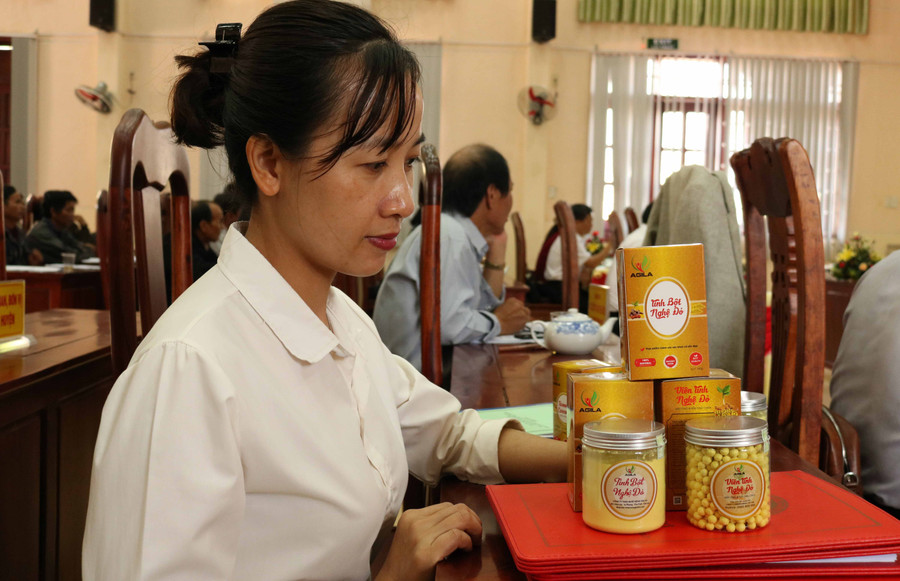 Sản phẩm tinh bột nghệ đỏ của huyện Chư Pưh được chứng nhận OCOP. Ảnh: Ngọc Sang 