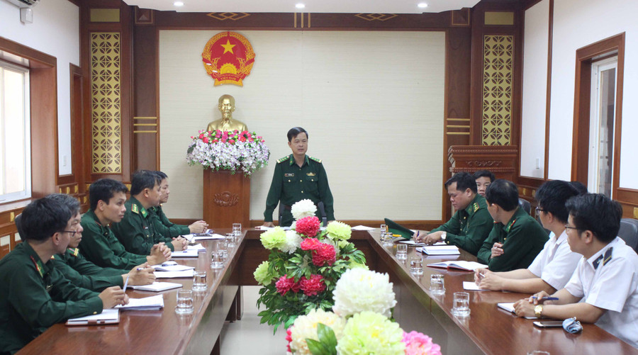 Bộ đội Biên phòng triển khai nghiêm thông báo của Văn phòng Chính phủ. Ảnh: Anh Huy