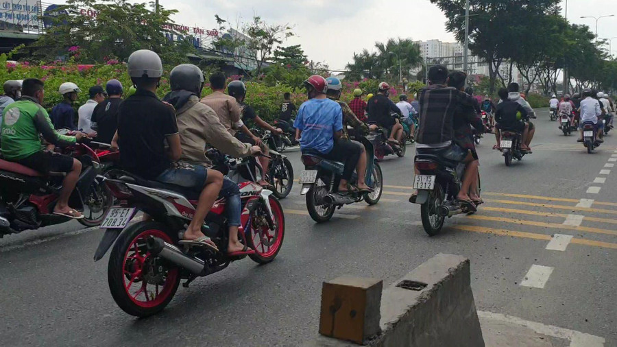 Nhóm "quái xế" tụ tập đua xe trên quốc lộ 1 Nhóm