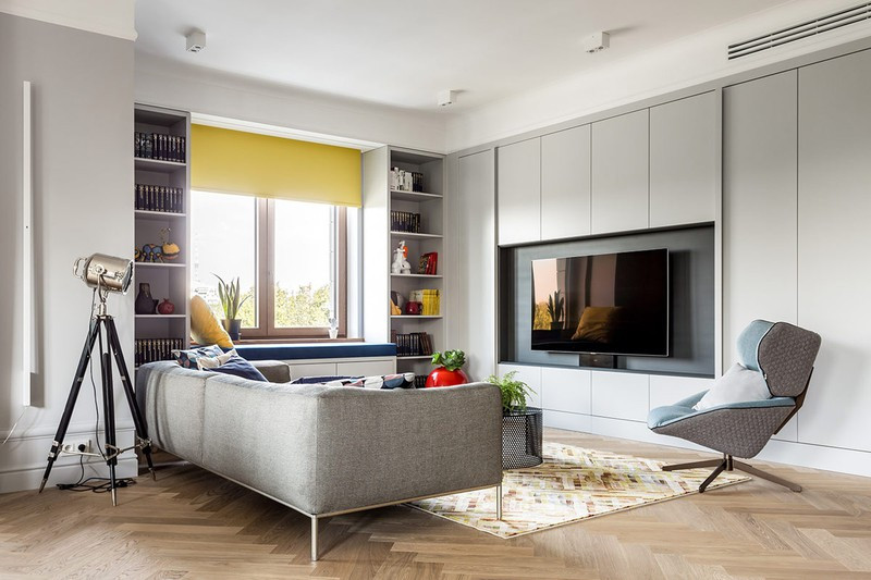 Chiếc đèn sàn phong cách công nghiệp có thể sử dụng khi các thành viên trong nhà muốn đọc sách.